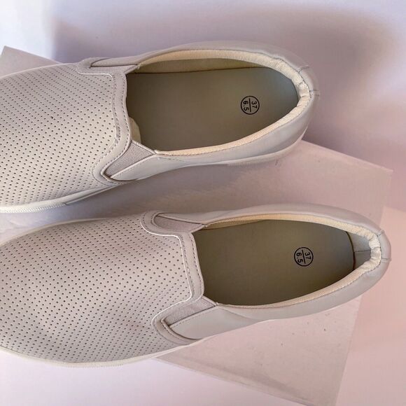 NWB Womens Loafers Size 6.5 Gray Perforated Slip On Casual Flat Shoes - Picture 11 of 16